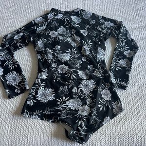 Long sleeve half zip rash guard